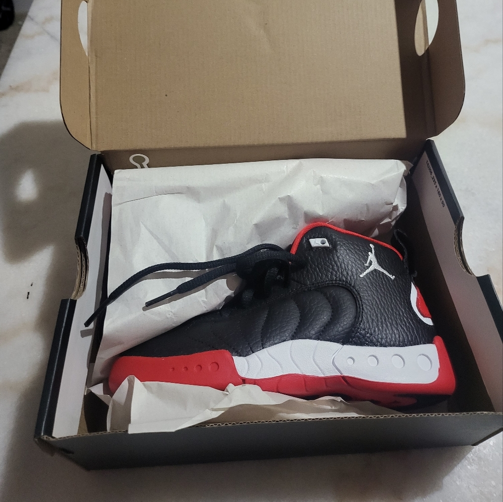 Sneakers - Picture 2 of 6